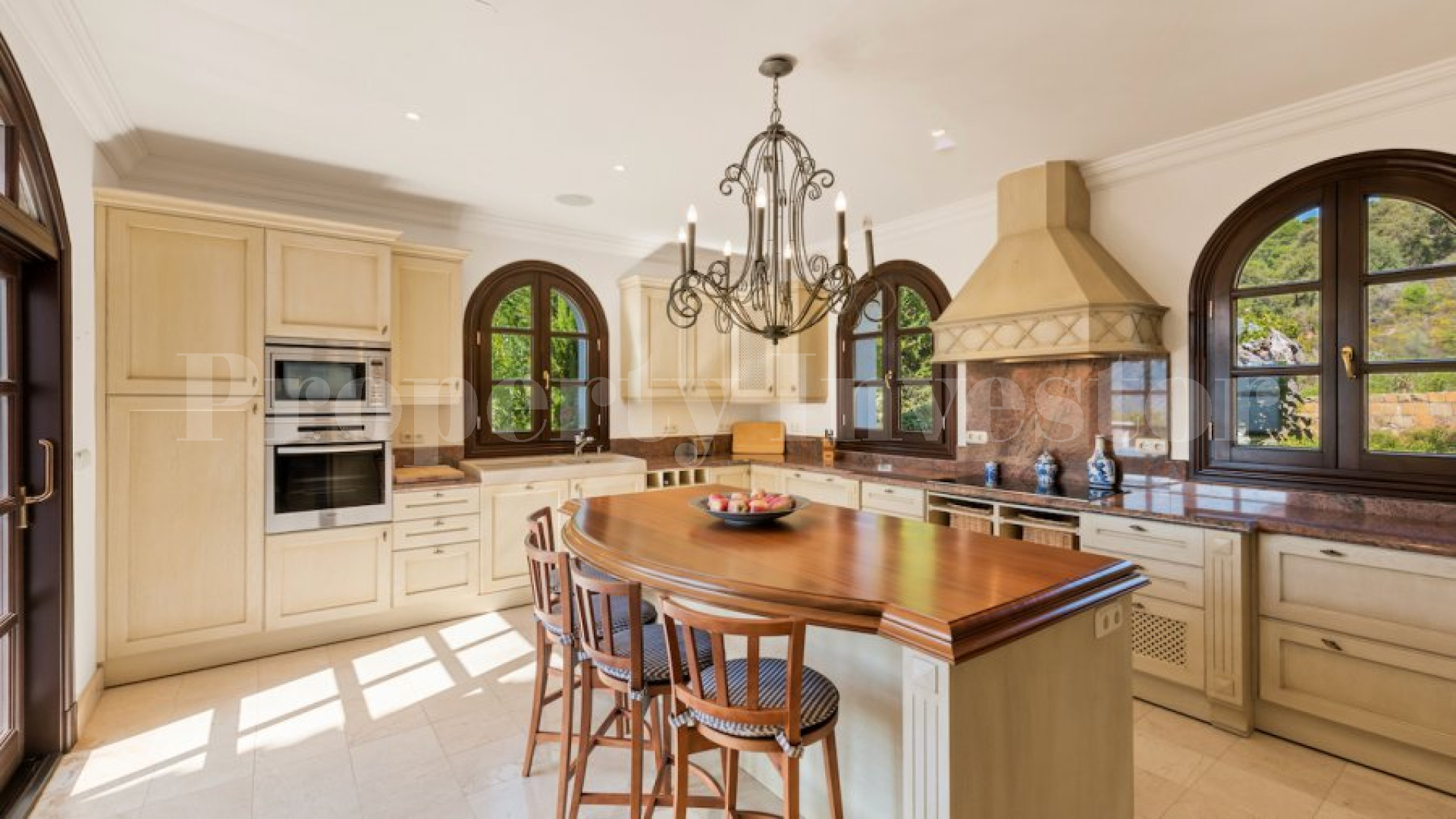 5 Bedroom Luxury Hillside Villa in La Zagaleta