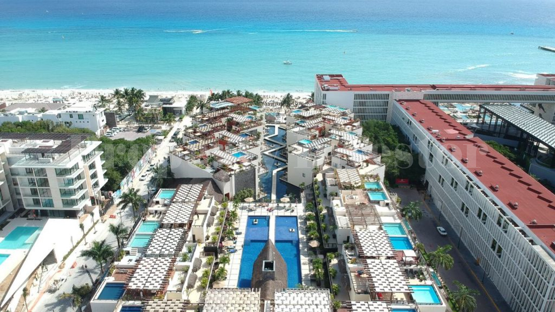 Продается портфолио из 10 апартаментов от 265,000$ в жилом бутик-комплексе на первой линии в Плайя Дель Кармен