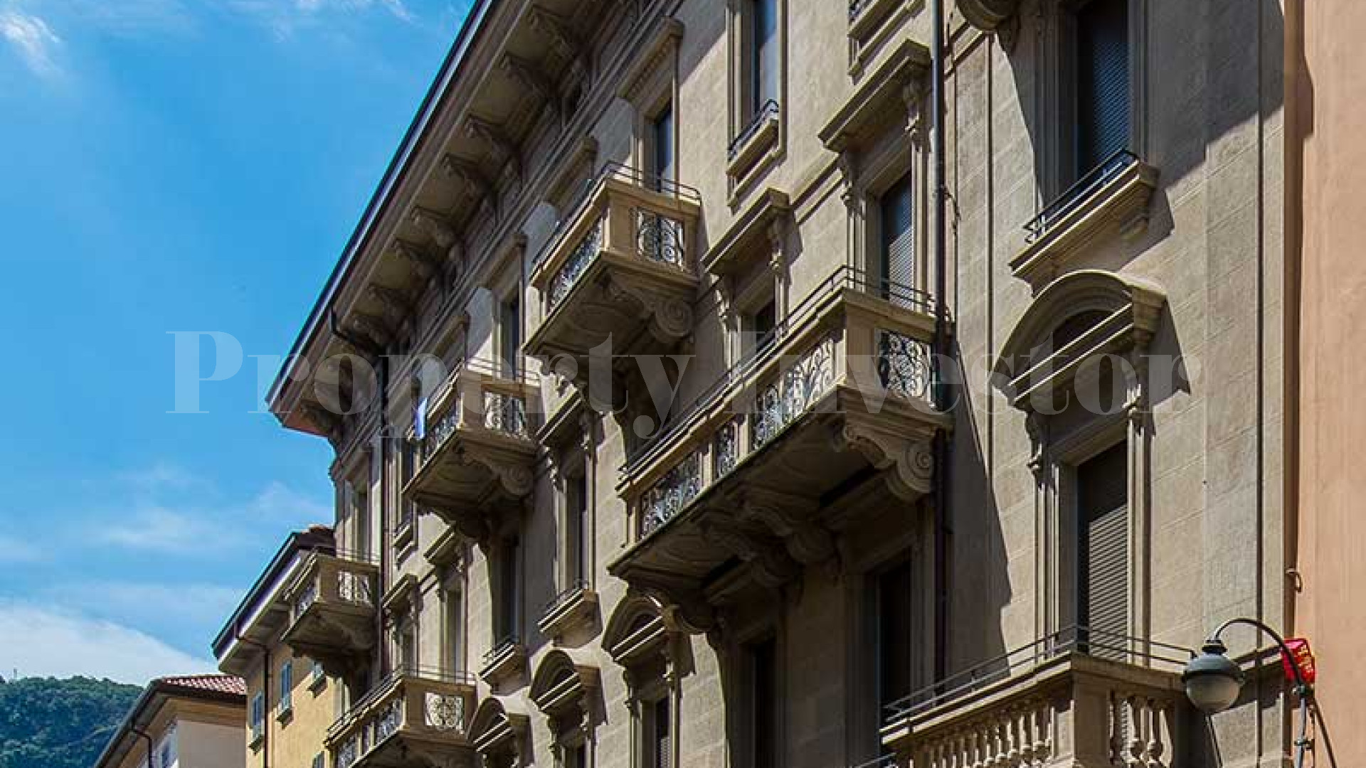 Beautifully Restored 2 Bedroom Apartment in the Centre of Como (Apartment 2Y)