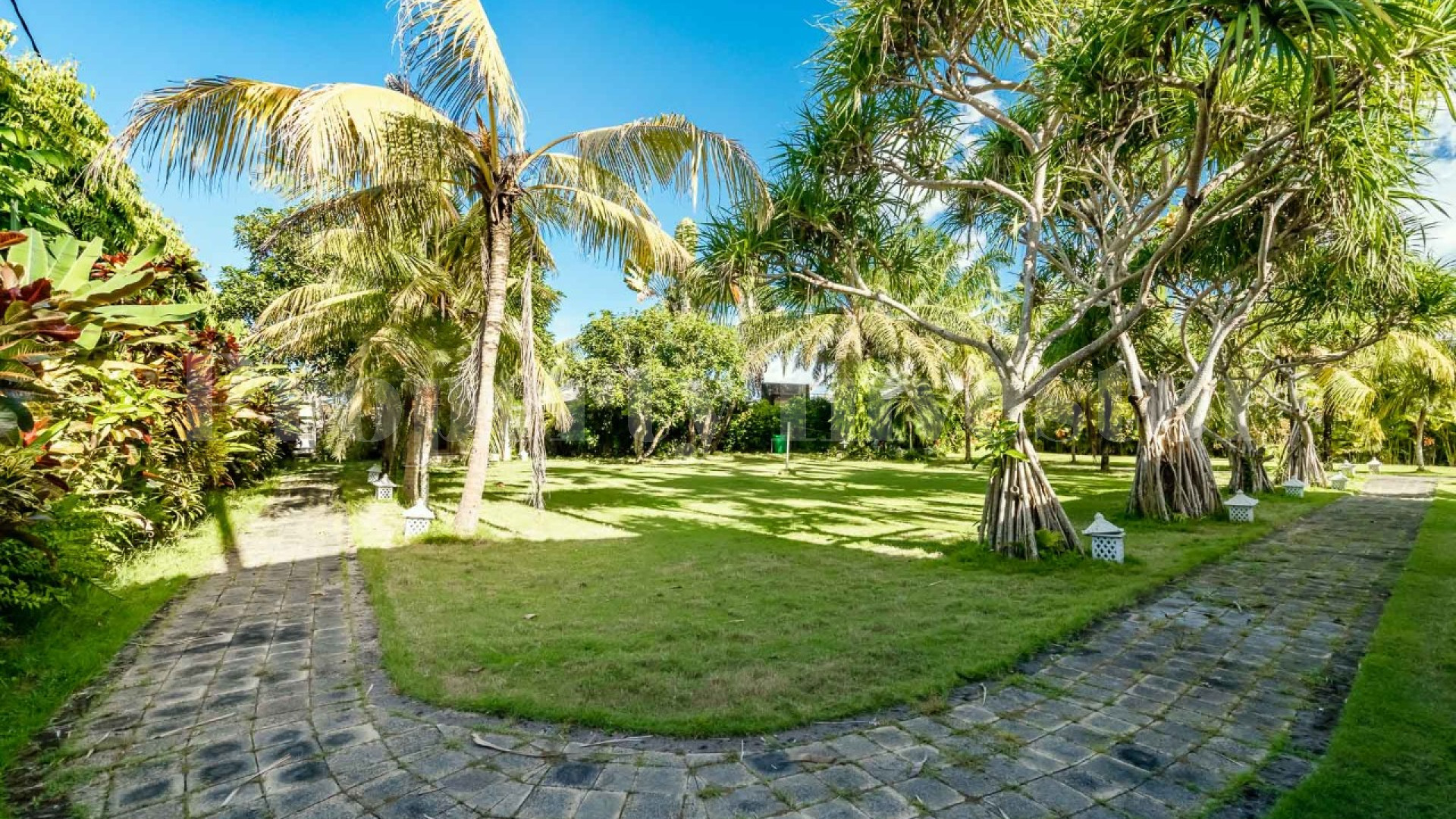 Spacious 6 Bedroom Modern Villa with Lush Gardens & Amazing Sunset Views for Sale in Pererenan, Bali