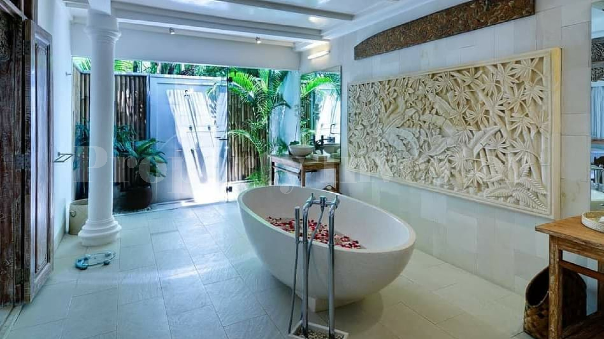 Fashionable 5 Bedroom Luxury Colonial Style Villa for Sale in Popular Seminyak, Bali