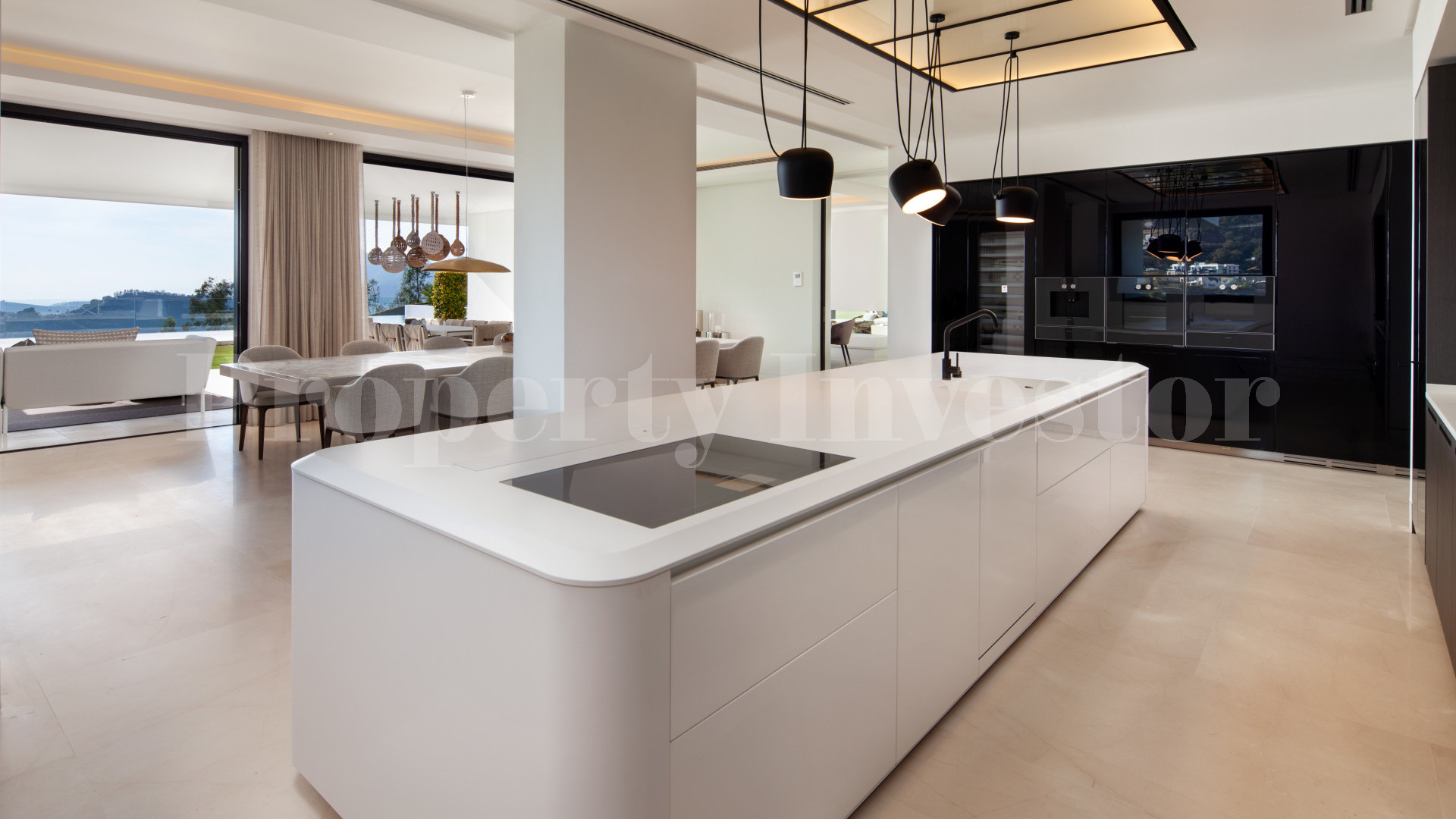 Эксклюзивная роскошная вилла на 9 спален на холме с потрясающими видами на сады, горы и море в Ла Загалета, Марбелья, Испания