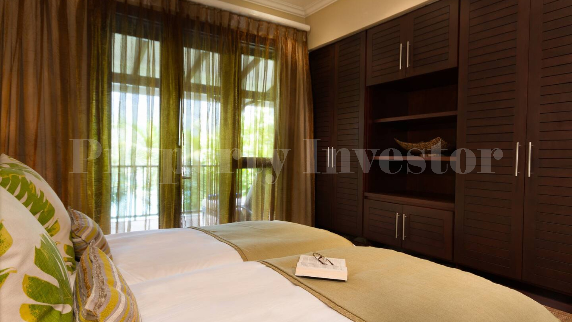 Красивый роскошный таунхаус на 3 спальни с мебелью на заказ на острове Иден, Сейшелы