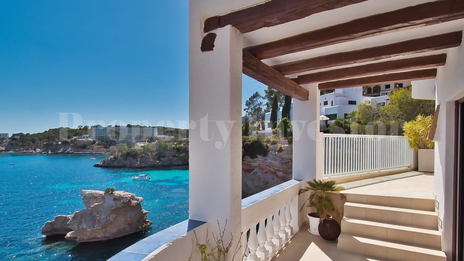 3 Bedroom First Line Apartment in Cala Fornells, Mallorca