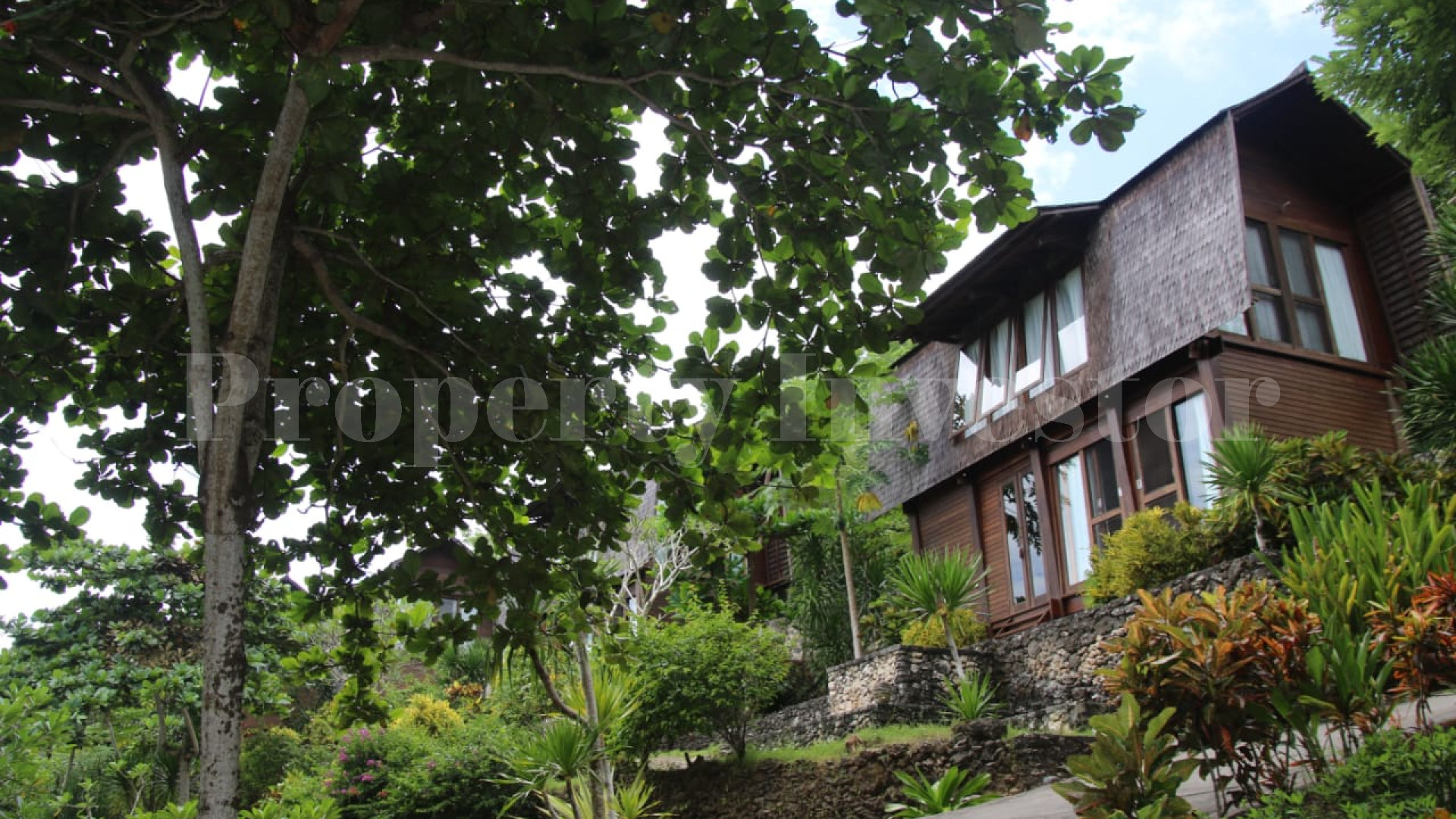 Impressive 4* Star 7 Villa Sustainable Beachfront Eco Resort on Nusa Ceningan, Indonesia