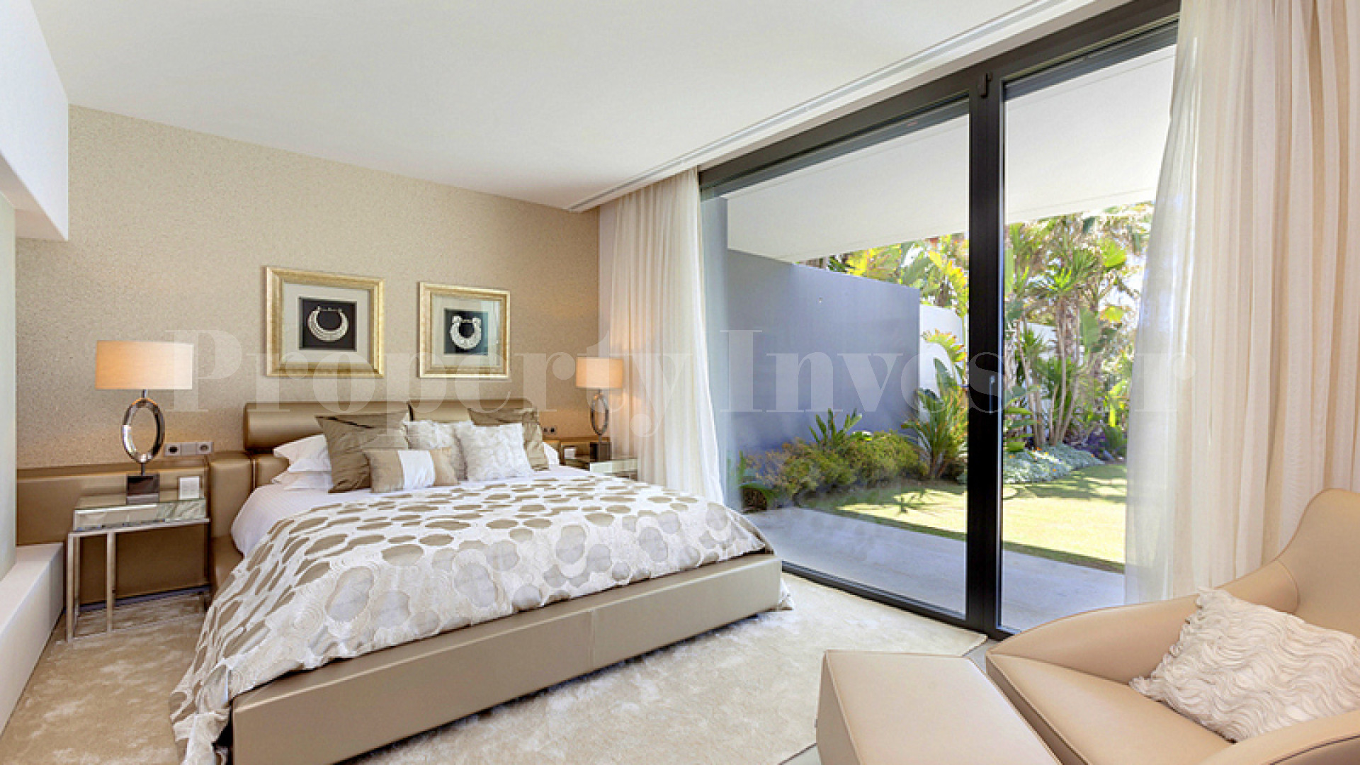 Modern 6 Bedroom Beachfront Villa in Marbella