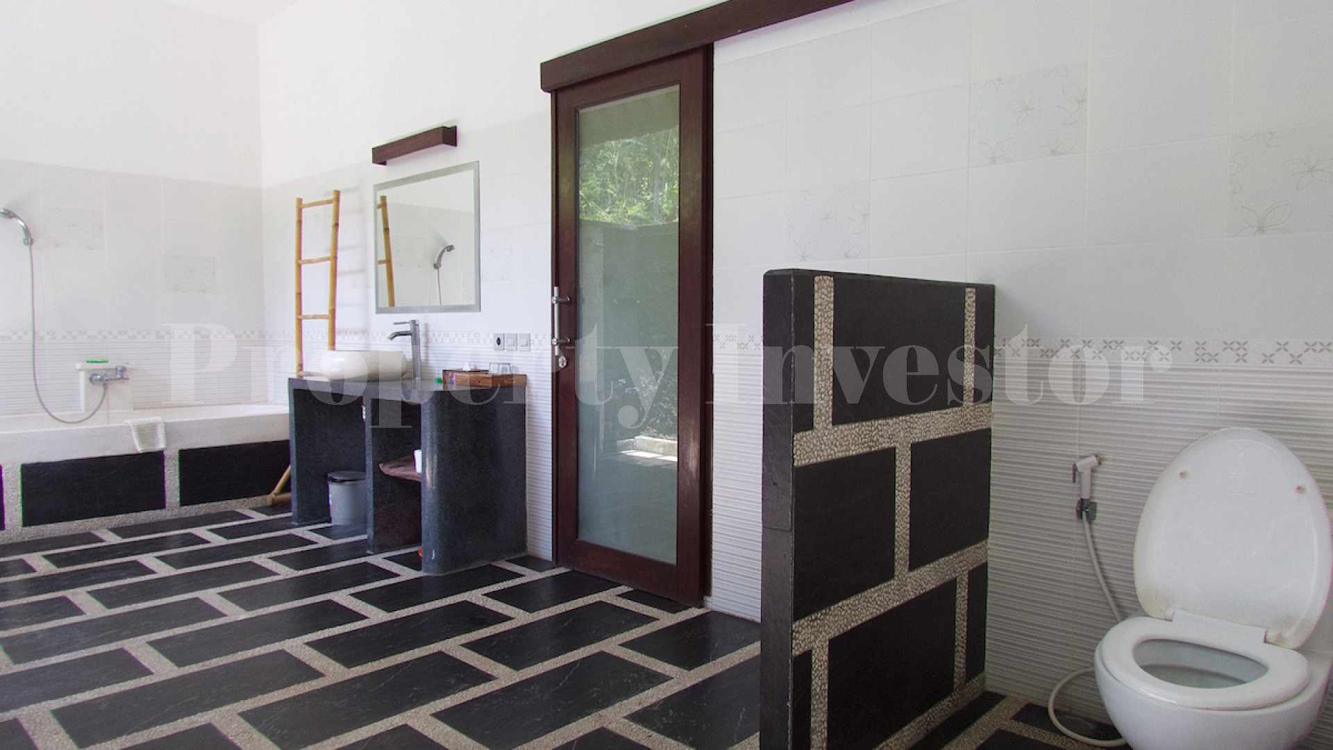 Fully Operational 9 Bungalow Beachfront Boutique Hotel for Sale in Candidasa, Bali