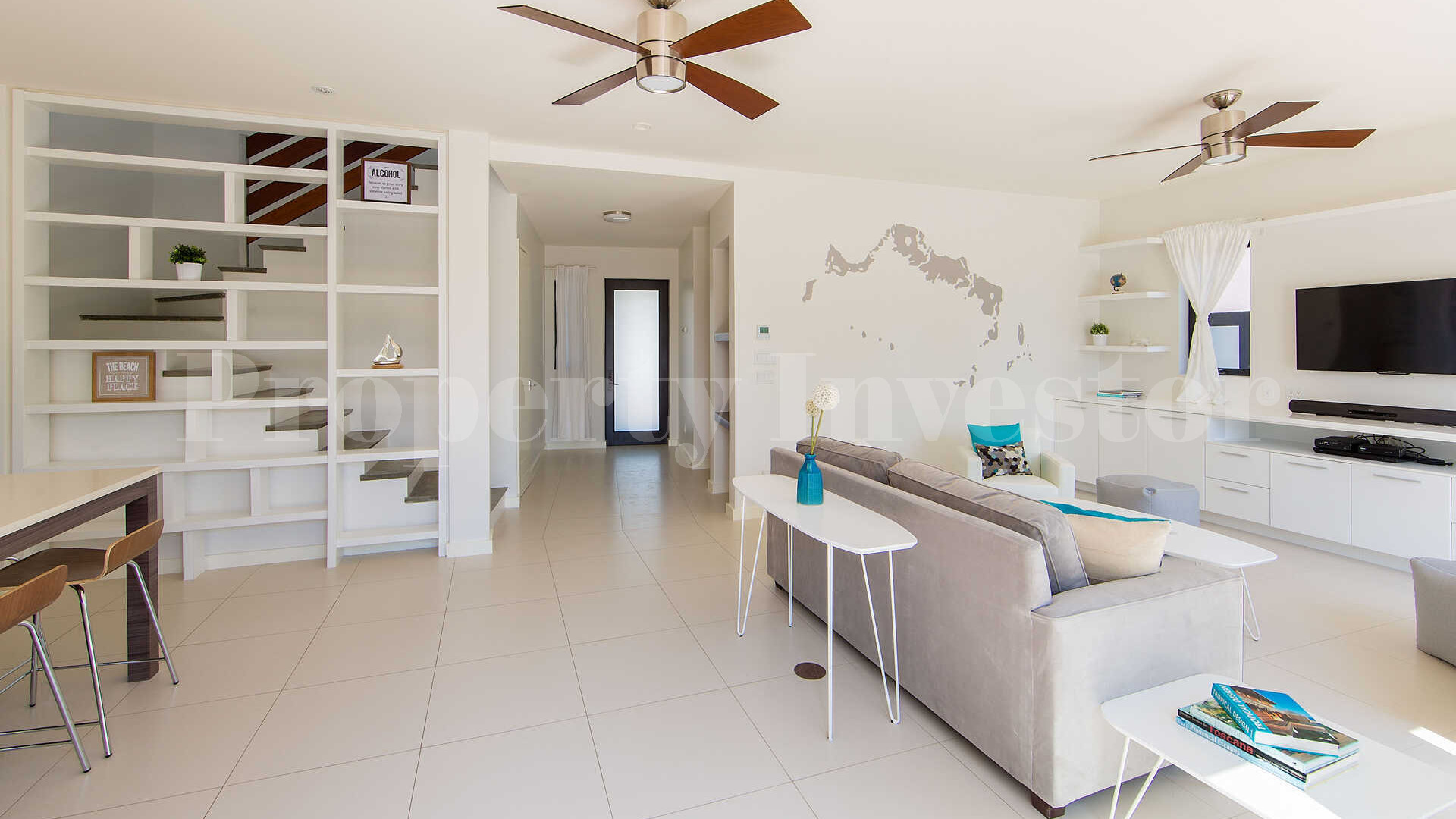 Роскошная вилла с 3 спальнями на берегу канала в Ливарде, Тёркс и Кайкос