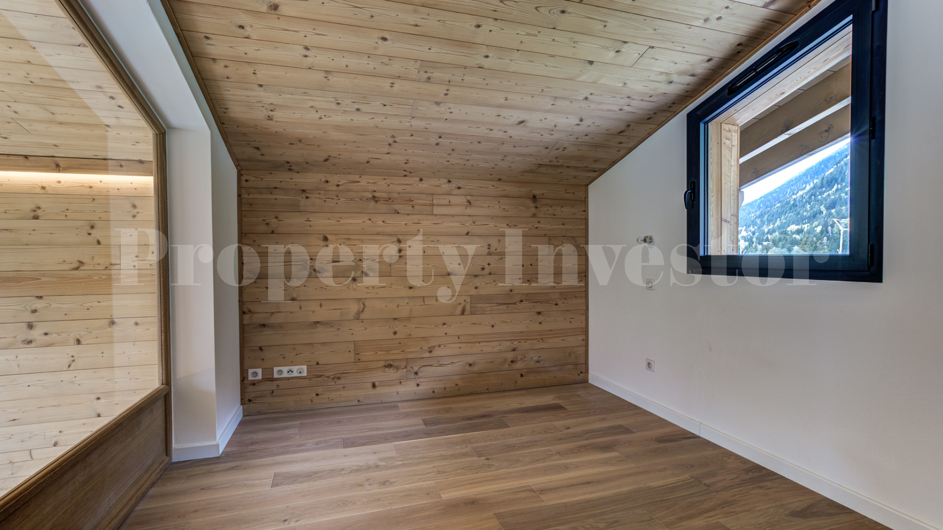 Beautiful 4 Bedroom Luxury Apartment with Mountain Views for Sale in Chamonix-Mont-Blanc, France