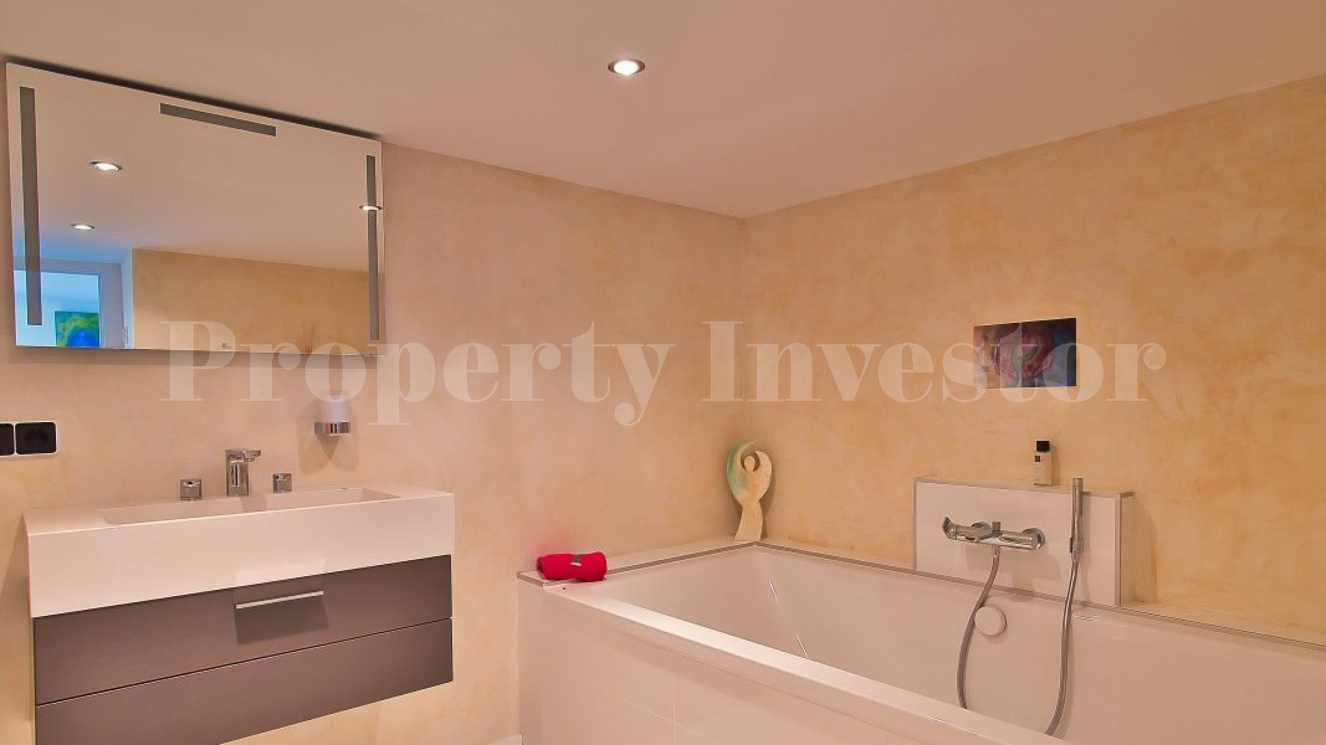 3 Bedroom First Line Apartment in Cala Fornells, Mallorca