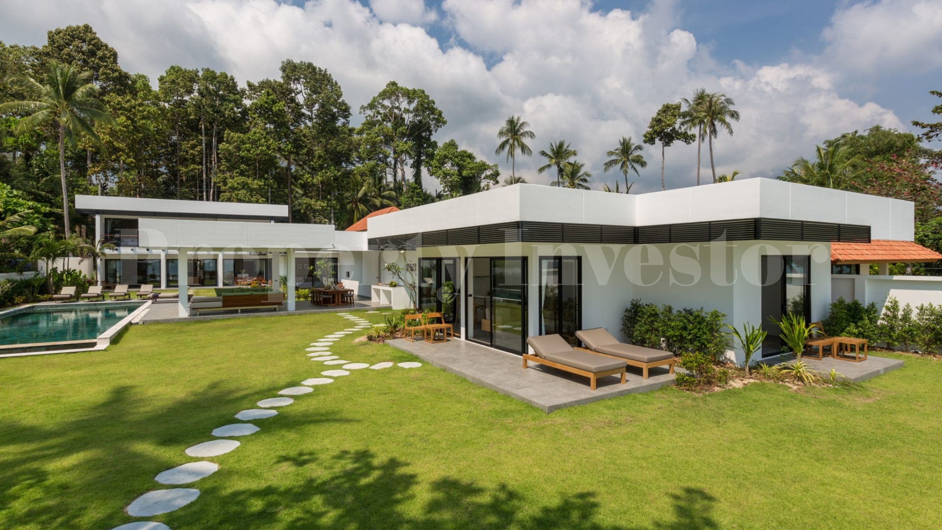 Продаётся идеальная современная вилла с 7 спальнями на пляже в Самуи