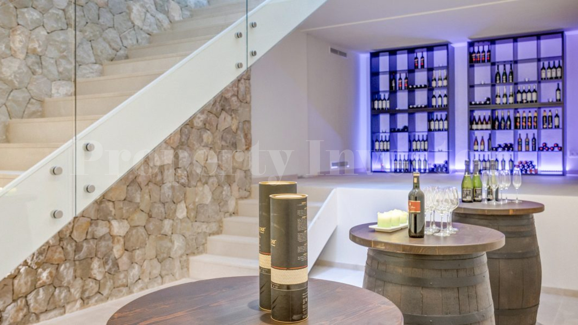 High End 8 Bedroom Luxury Villa in Anchorage Hill