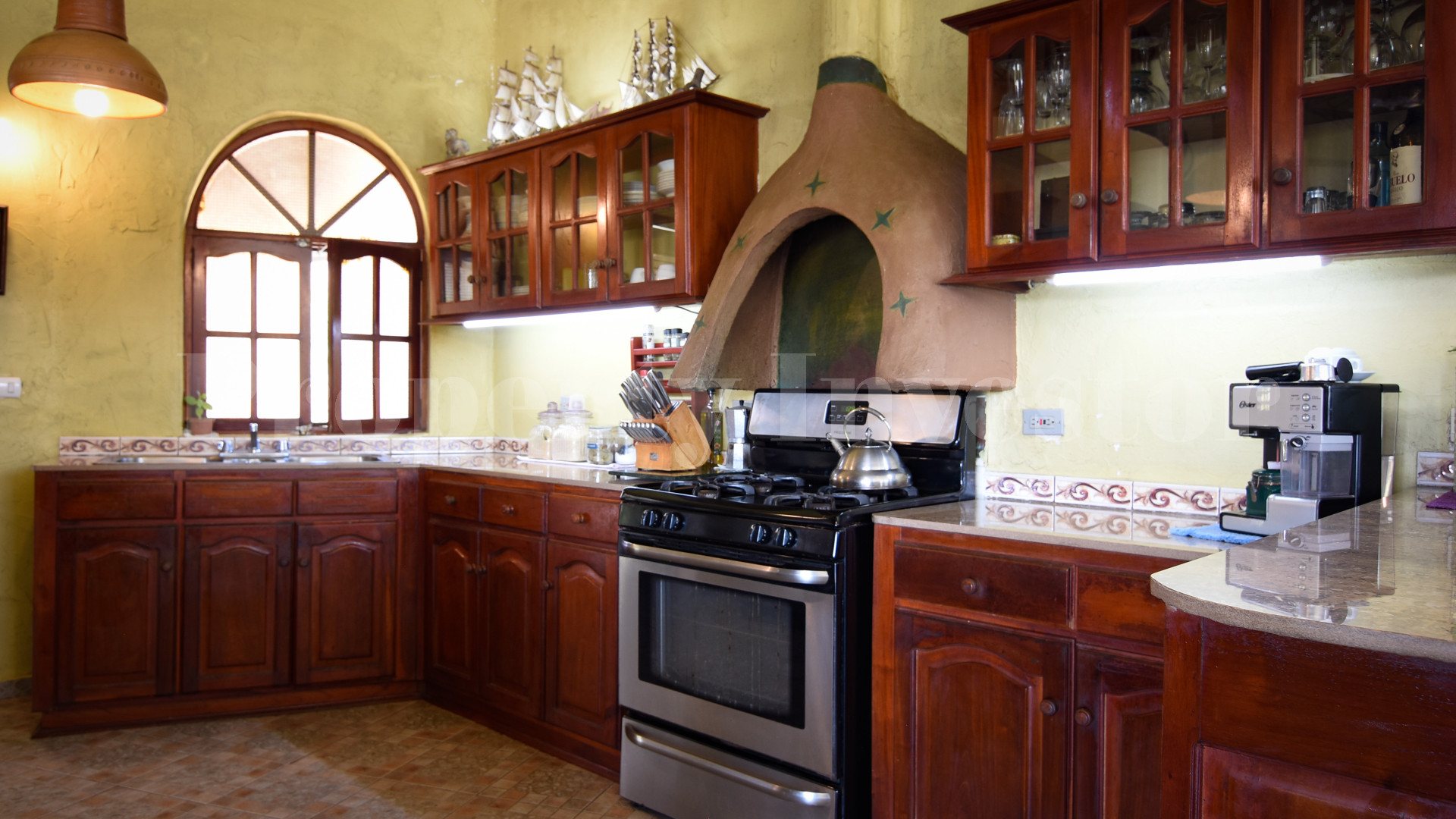 Unique 6 Bedroom Beachfront Home on Playa Venao for Sale in Pedasi, Panama