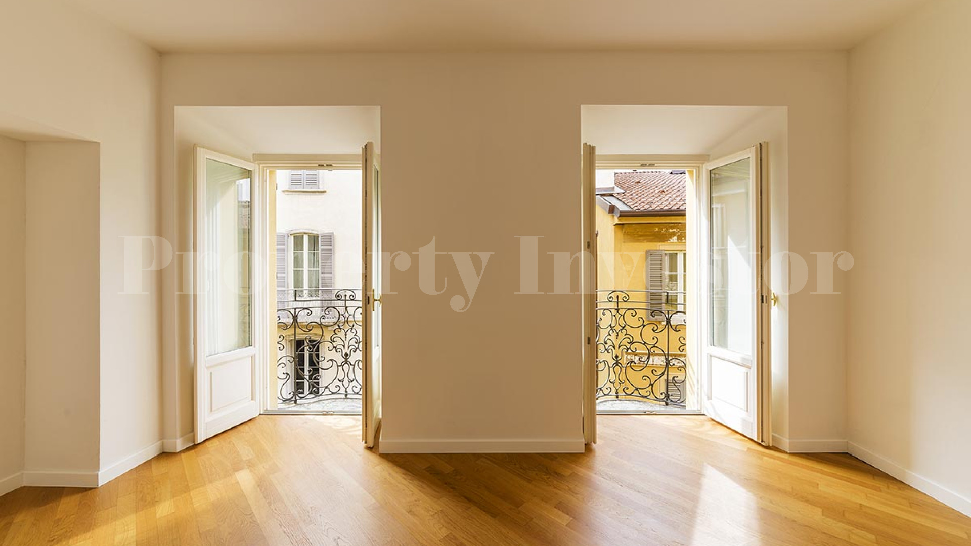Beautifully Restored 2 Bedroom Apartment in the Centre of Como (Apartment 2Y)