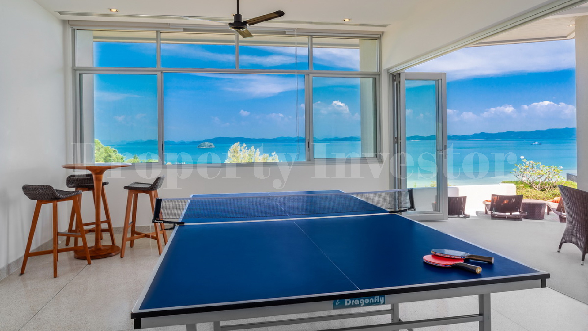 Неповторимая роскошная современная дизайнерская вилла в минималистическом стиле на 5 спален с изумительным выступающим инфинити бассейном на Пхукете