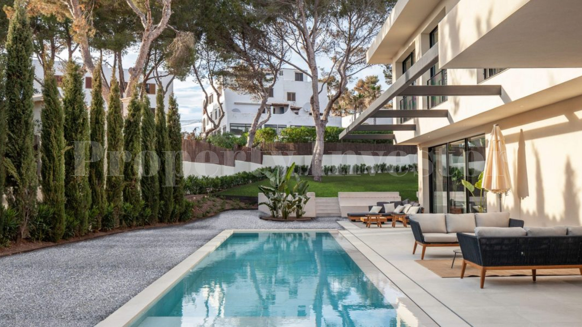 Modern 4 Bedroom Luxury Villa in Popular Residential Area of Santa Ponsa