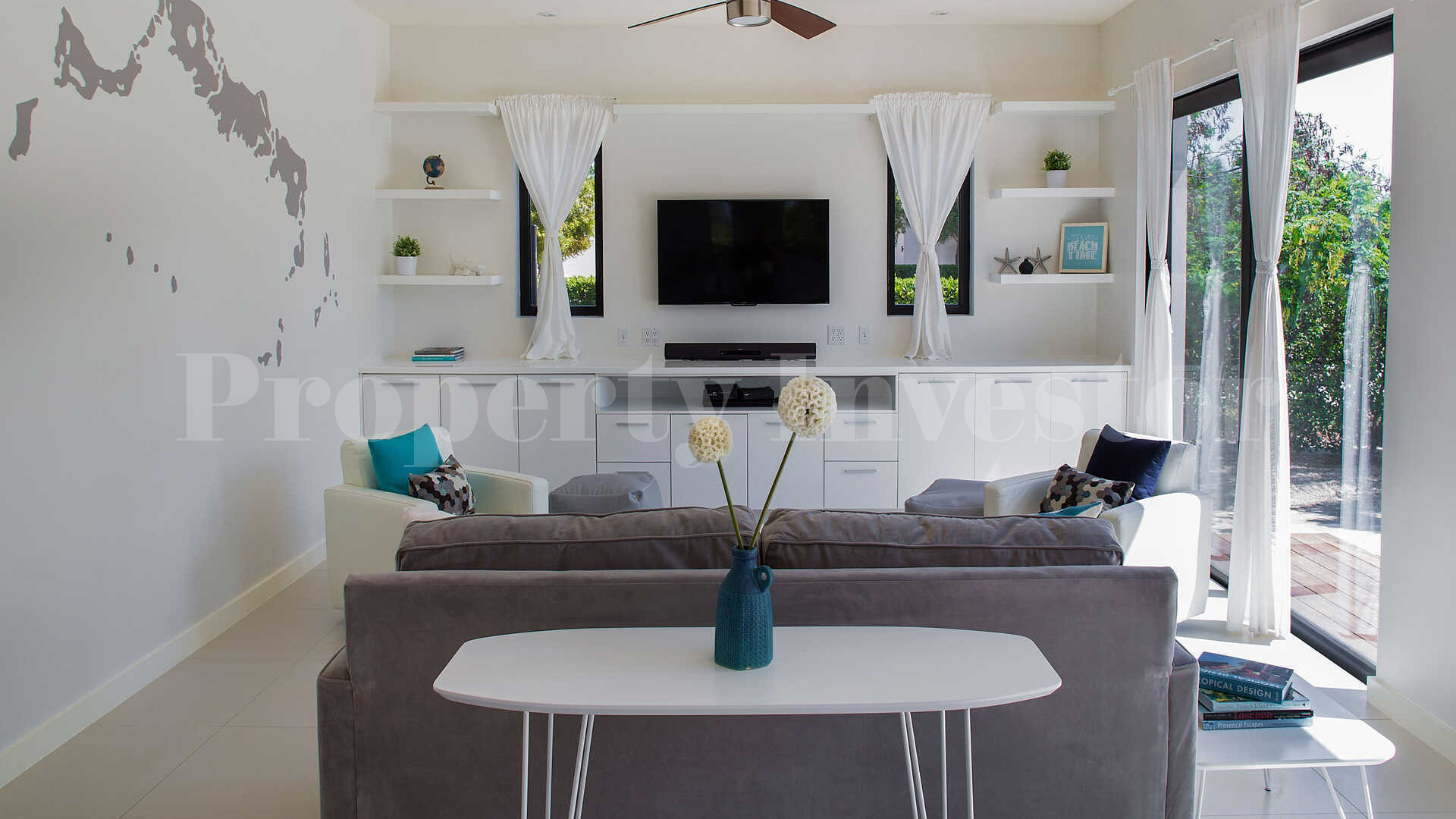 Роскошная вилла с 3 спальнями на берегу канала в Ливарде, Тёркс и Кайкос