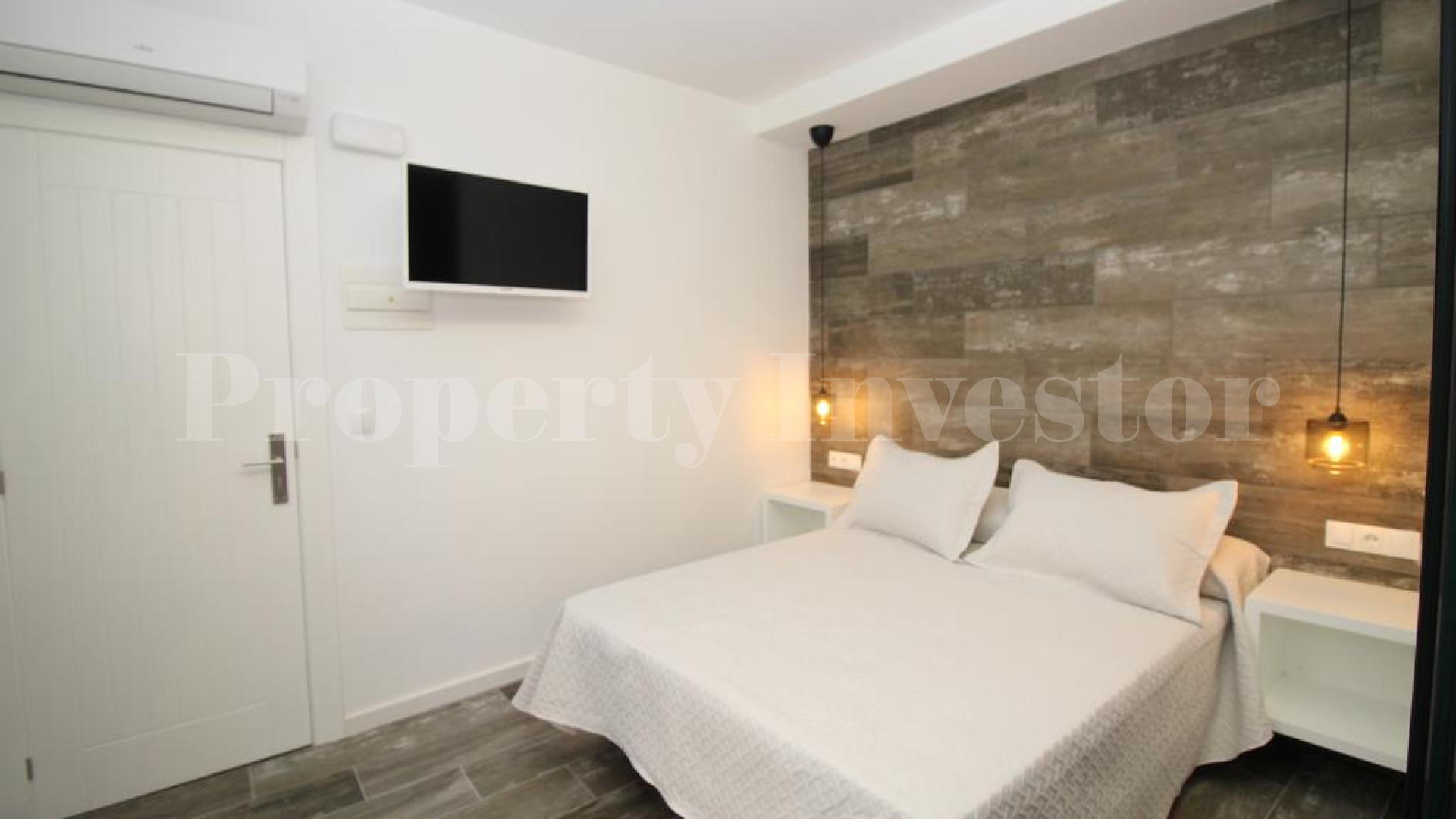 Comfortable 6 Double Bedroom Hotel for Sale in Santa Pola, Spain