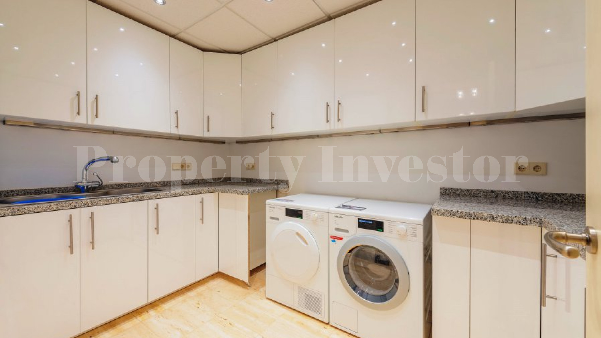 Classic 6 Bedroom Marbella Villa on the Golden Mile