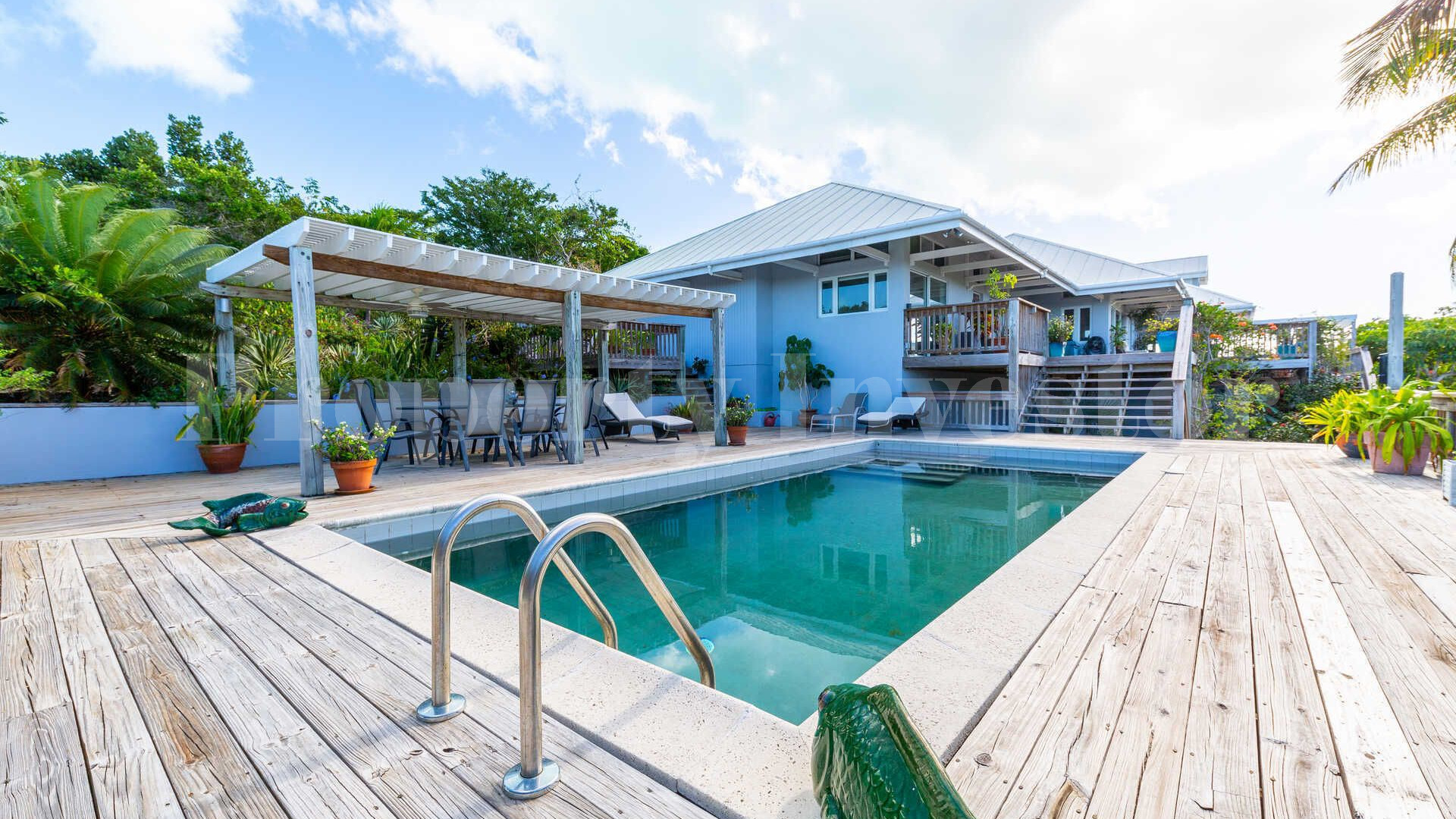 Cozy 4 Bedroom Luxury Hillside Villa in Leeward, Turks & Caicos