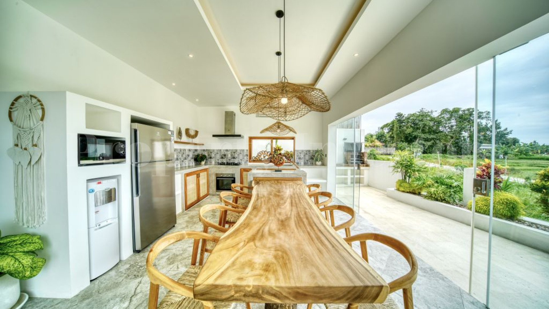 Stylish 2 Bedroom Luxury Beachside Villa for Sale in Canggu Pererenan, Bali