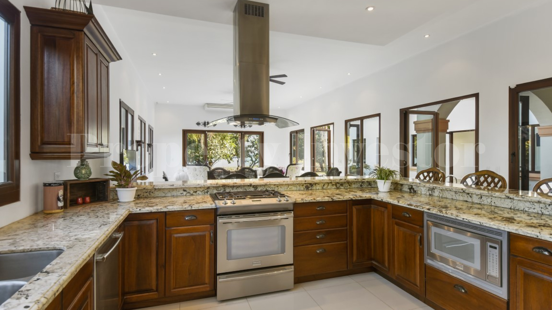 Elegant 4 Bedroom Beachfront Estate for Sale in Pedasi, Panama