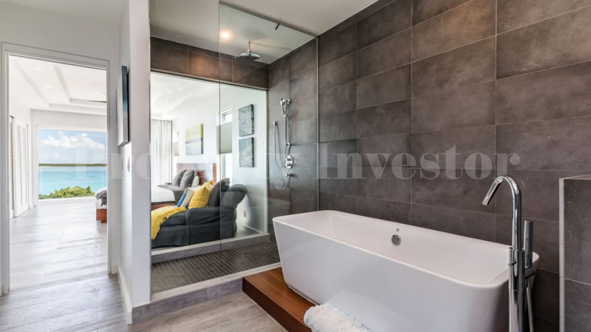 Прекрасный роскошный дом на пляже с 6 спальнями в Тёркс и Кайкос