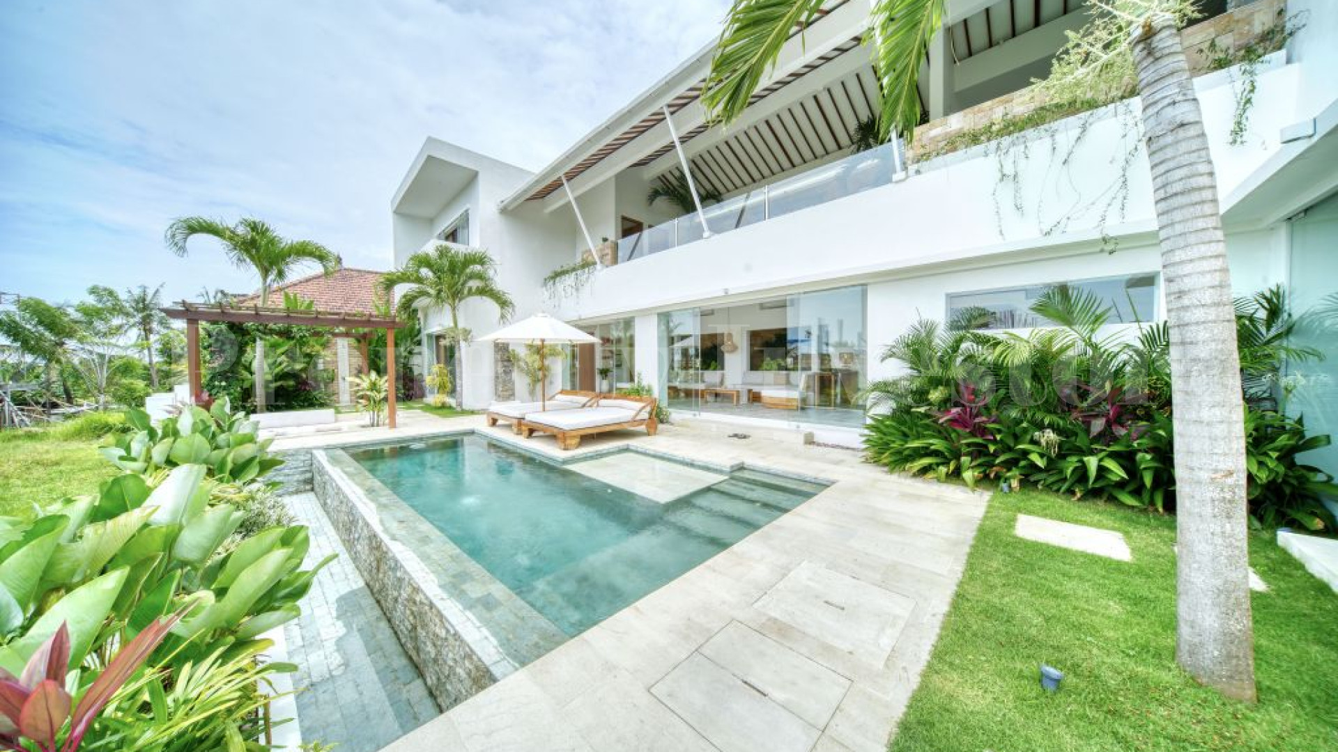 Stylish 2 Bedroom Luxury Beachside Villa for Sale in Canggu Pererenan, Bali