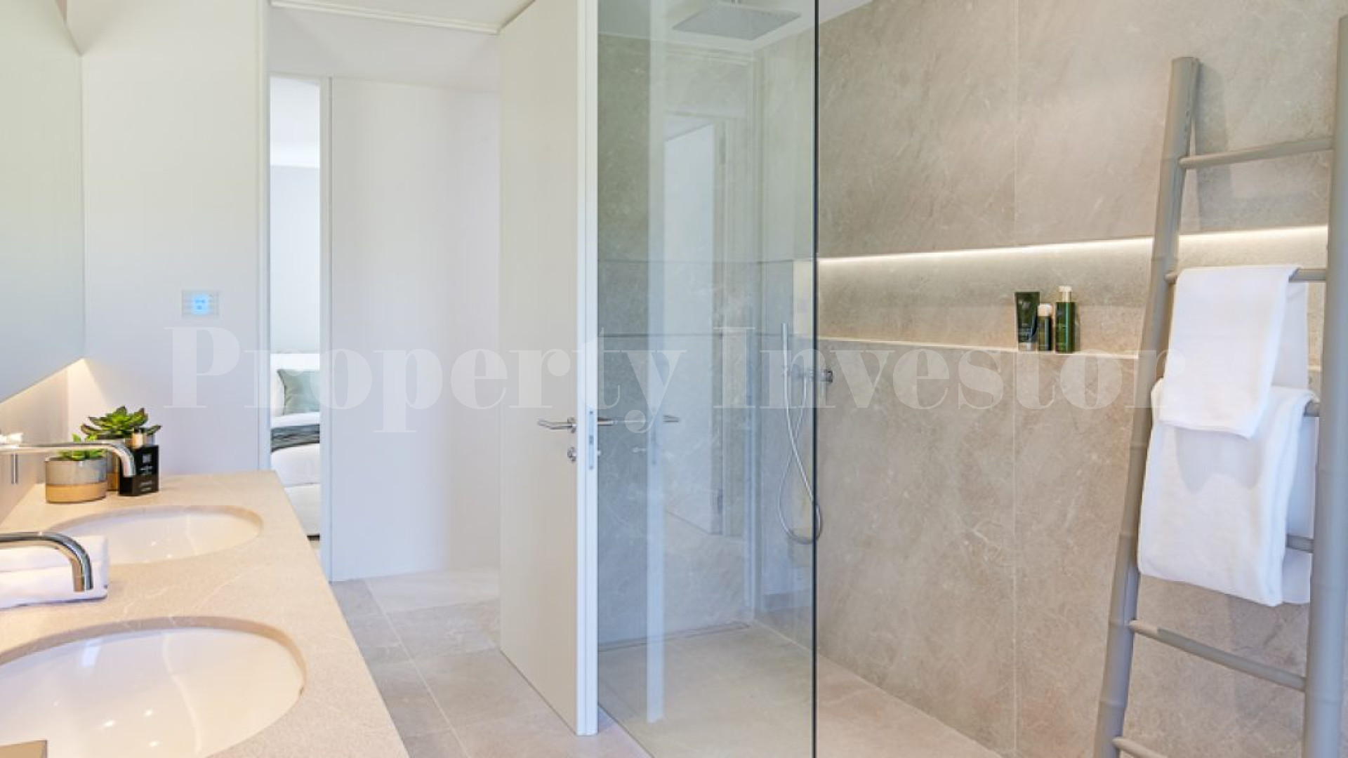 Modern New Build 5 Bedroom Villa with Fantastic Landscape Views in Calvia