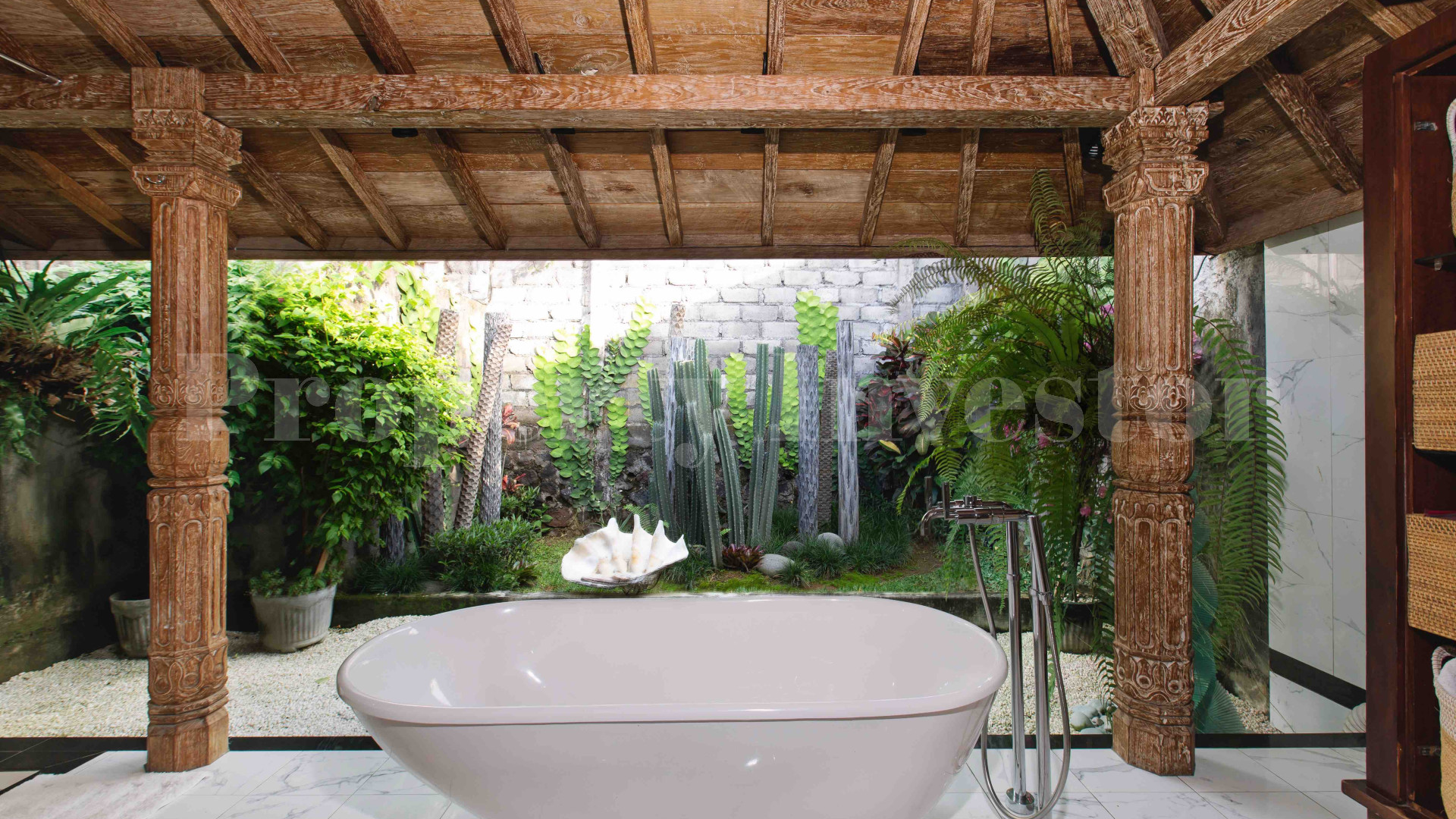 Stunning 3 Bedroom Luxury Joglo Villa with Traditional Javanese Flare for Sale in Pererenan, Bali