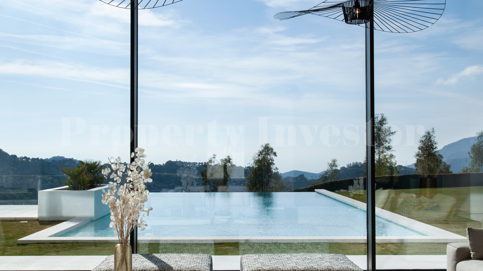 Эксклюзивная роскошная вилла на 9 спален на холме с потрясающими видами на сады, горы и море в Ла Загалета, Марбелья, Испания