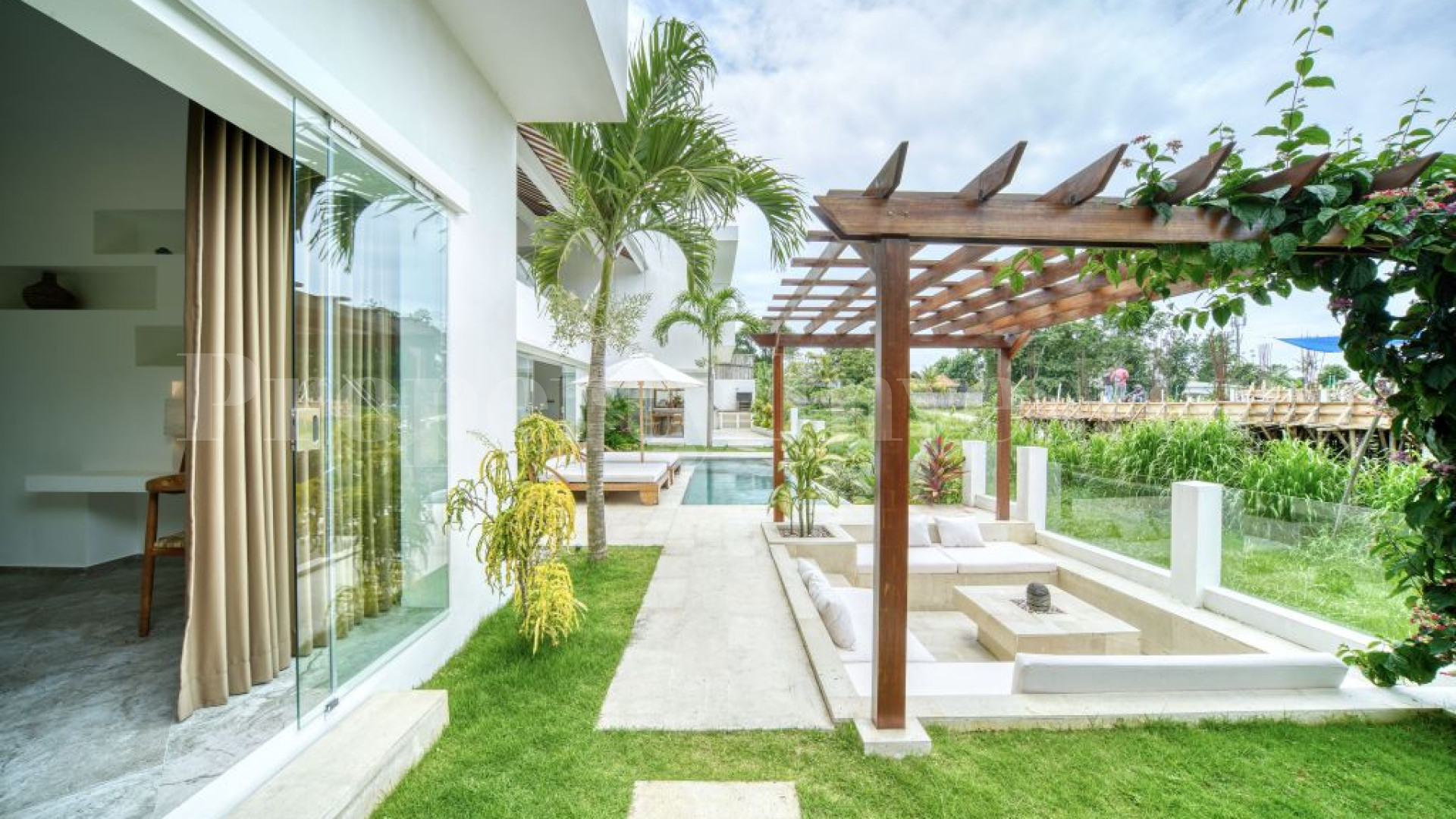 Stylish 2 Bedroom Luxury Beachside Villa for Sale in Canggu Pererenan, Bali
