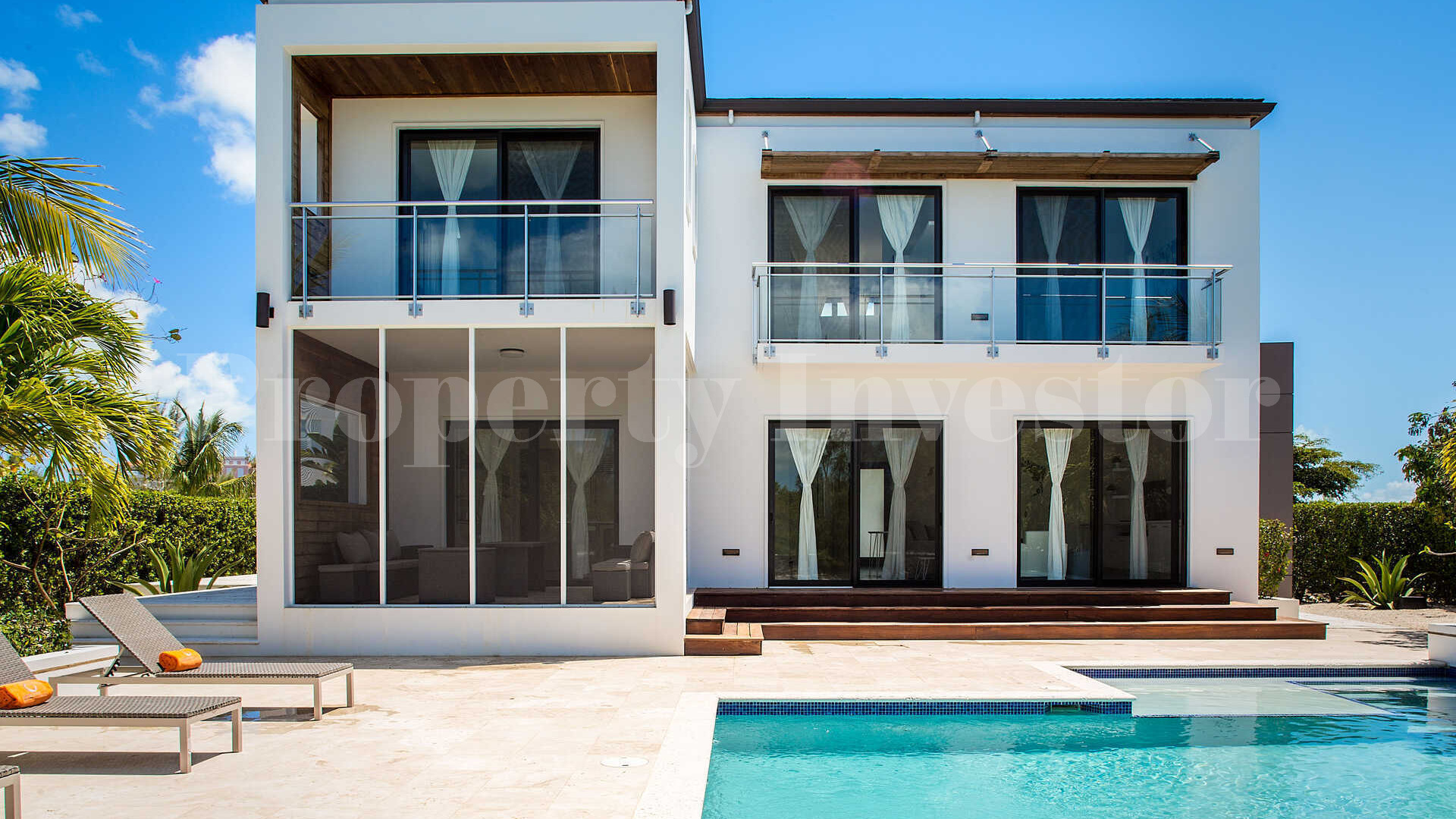 Роскошная вилла с 3 спальнями на берегу канала в Ливарде, Тёркс и Кайкос