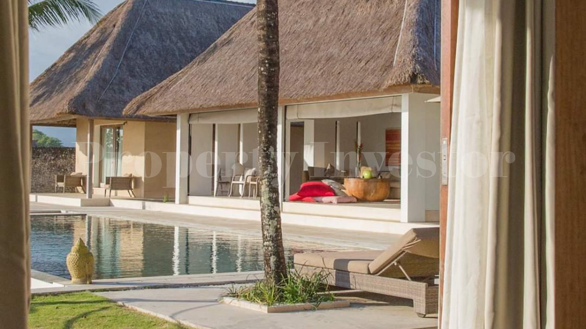 Chic Commercial Beachfront Estate with 4 Luxury Residences (17 Bedrooms) and Spacious Gardens & Pools in Tabanan, Bali