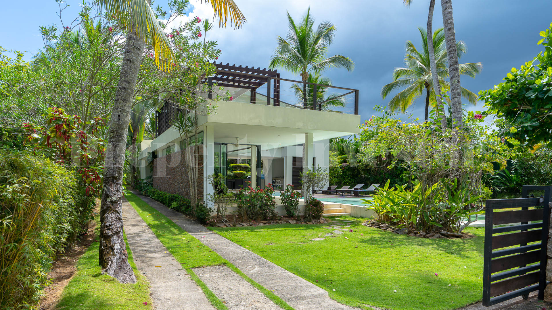 Modern 4 Bedroom Pool Villa for Sale in Playa Bonita, Dominican Republic