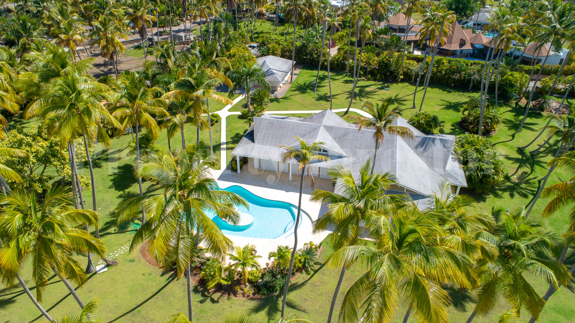 Самая восхитительная и роскошная вилла с 4 спальнями в Лас Терренас