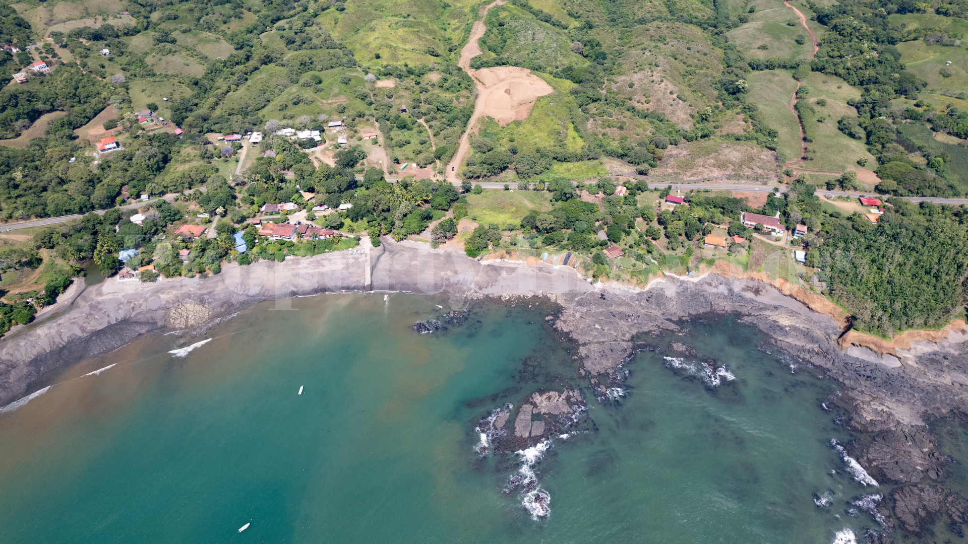 Продается живописный участок земли площадью почти 1 га в Плайя Венао, Панама