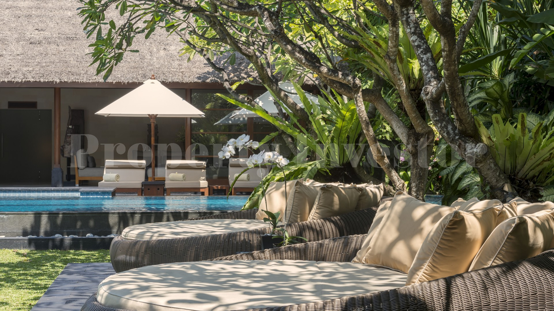 Chic 3 Bedroom Modern Balinese Villa in Prime Location for Sale in Seminyak, Bali