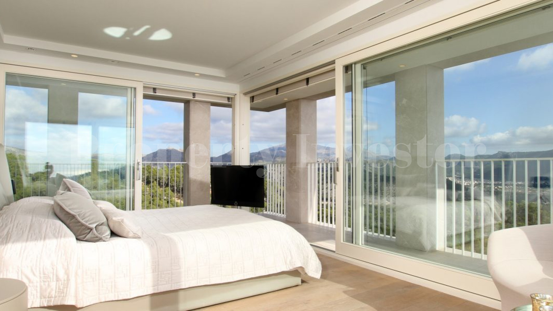 Luxury 6 Bedroom Mansion with Rental License in the Centre of Port Andratx