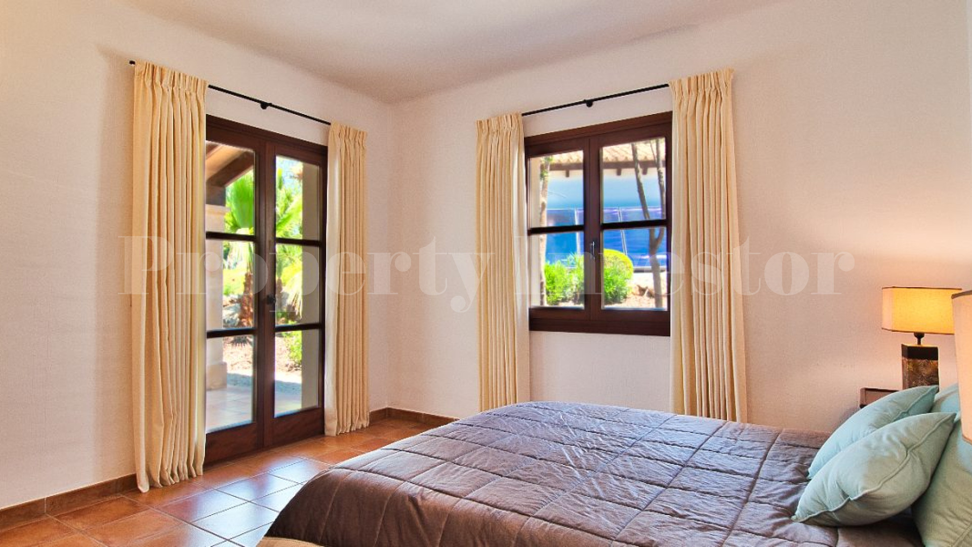 2 традиционно средиземноморские виллы с видом на море в Нуэва Санта Понса, Майорка