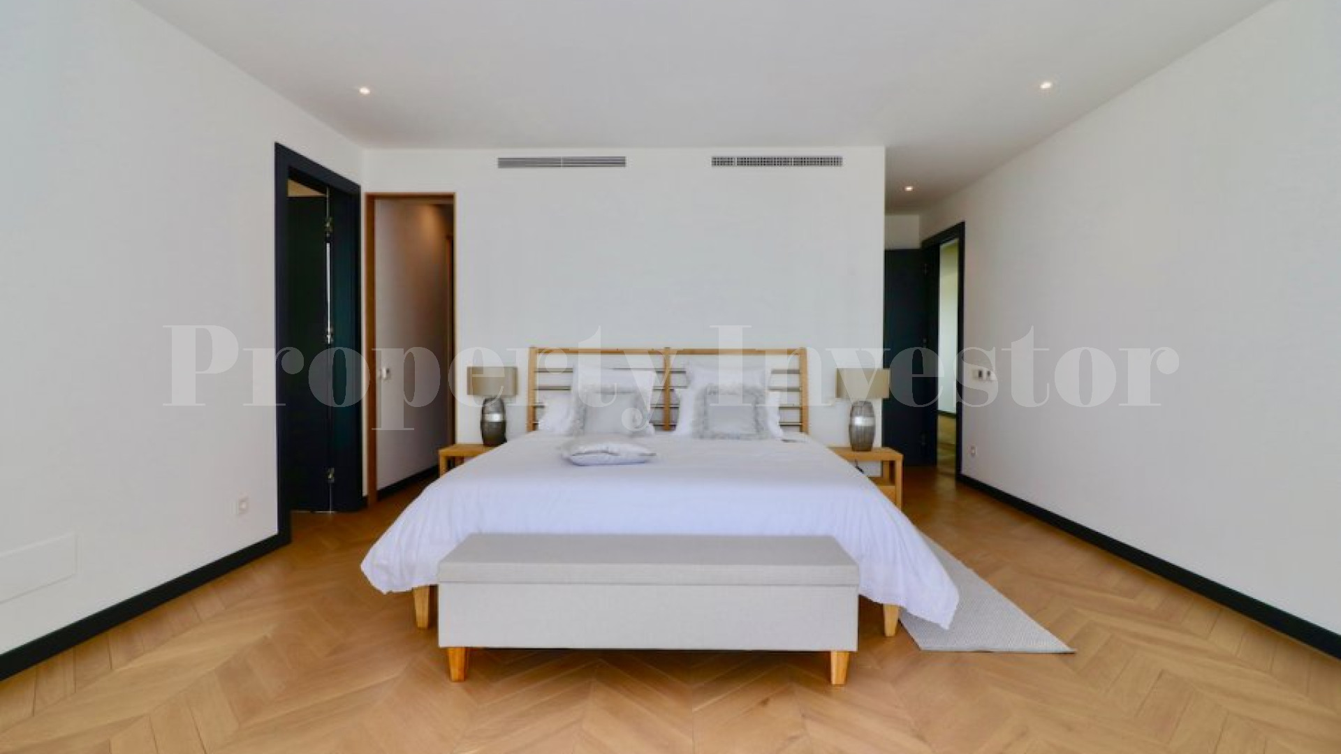 6 Bedroom Designer Villa with Amazing Garden, Pool & Rooftop Terrace in Nueva Andalucia, Marbella