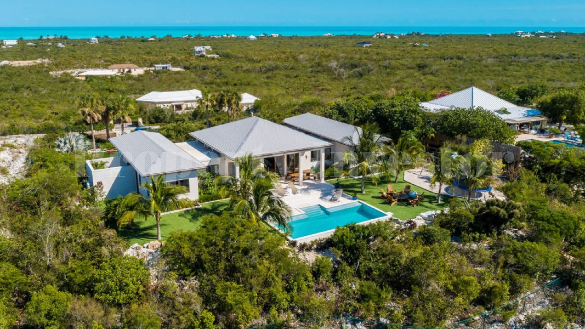 Уникальная вилла с 4 спальнями с видом на океан и панорамным видом на 360 градусов в Тёркс и Кайкос