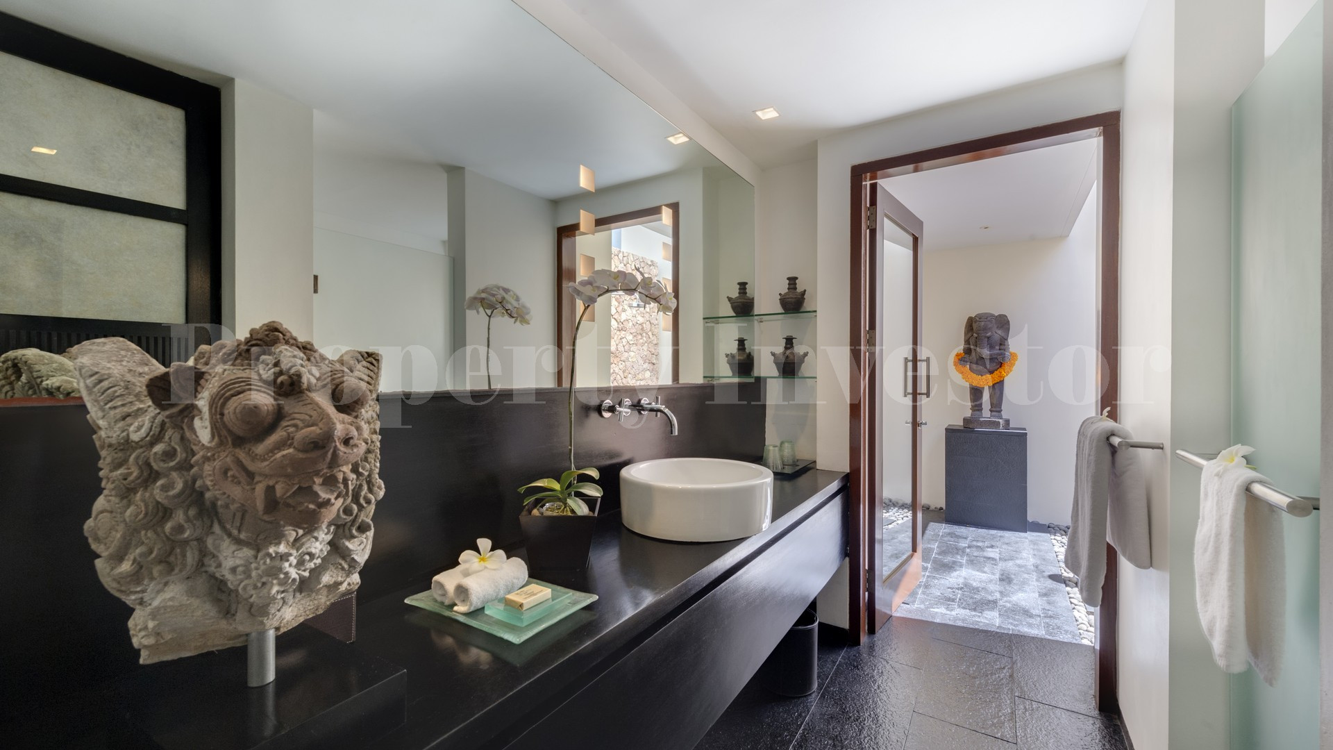 Chic 3 Bedroom Modern Balinese Villa in Prime Location for Sale in Seminyak, Bali