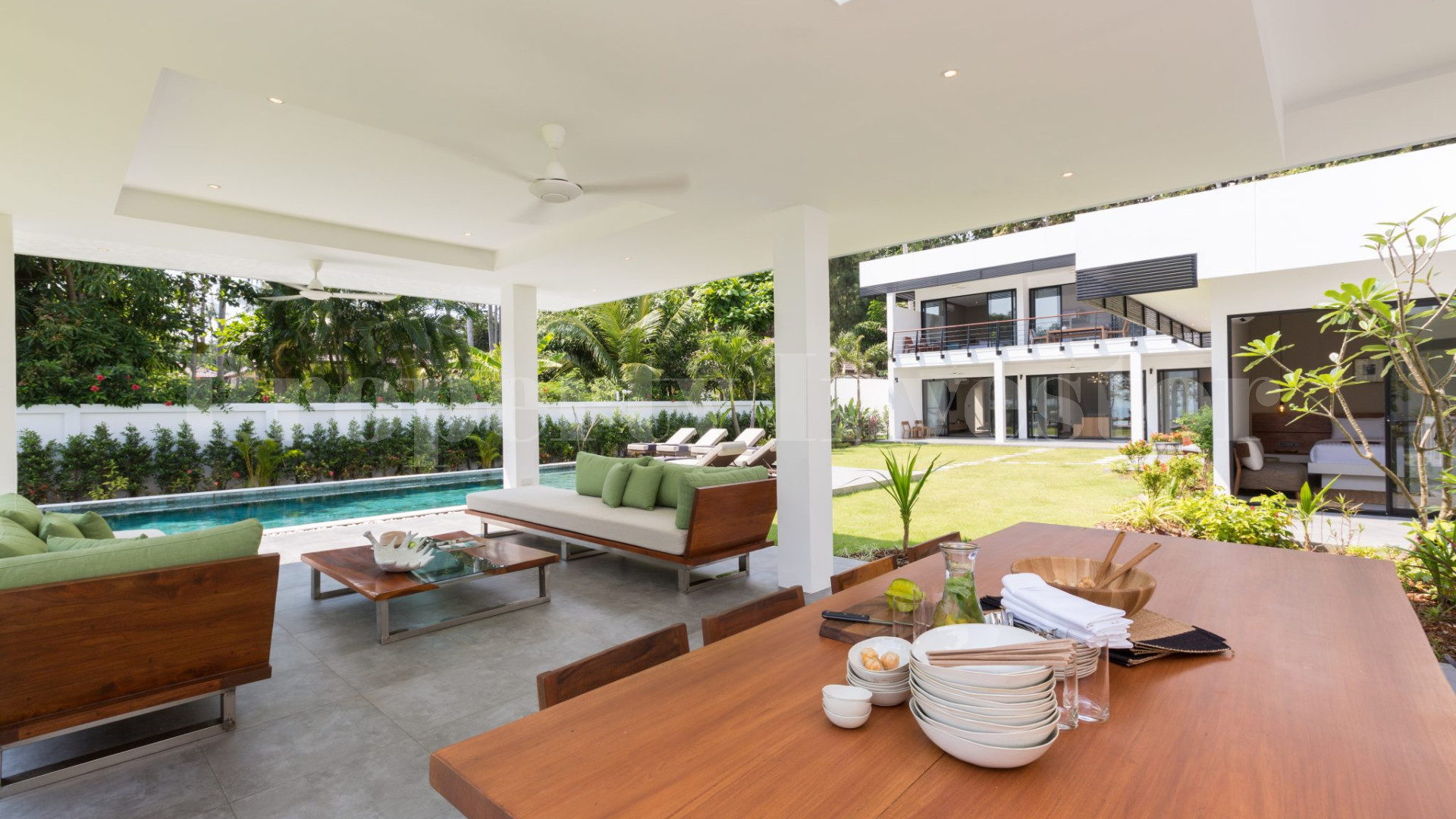 Продаётся идеальная современная вилла с 7 спальнями на пляже в Самуи