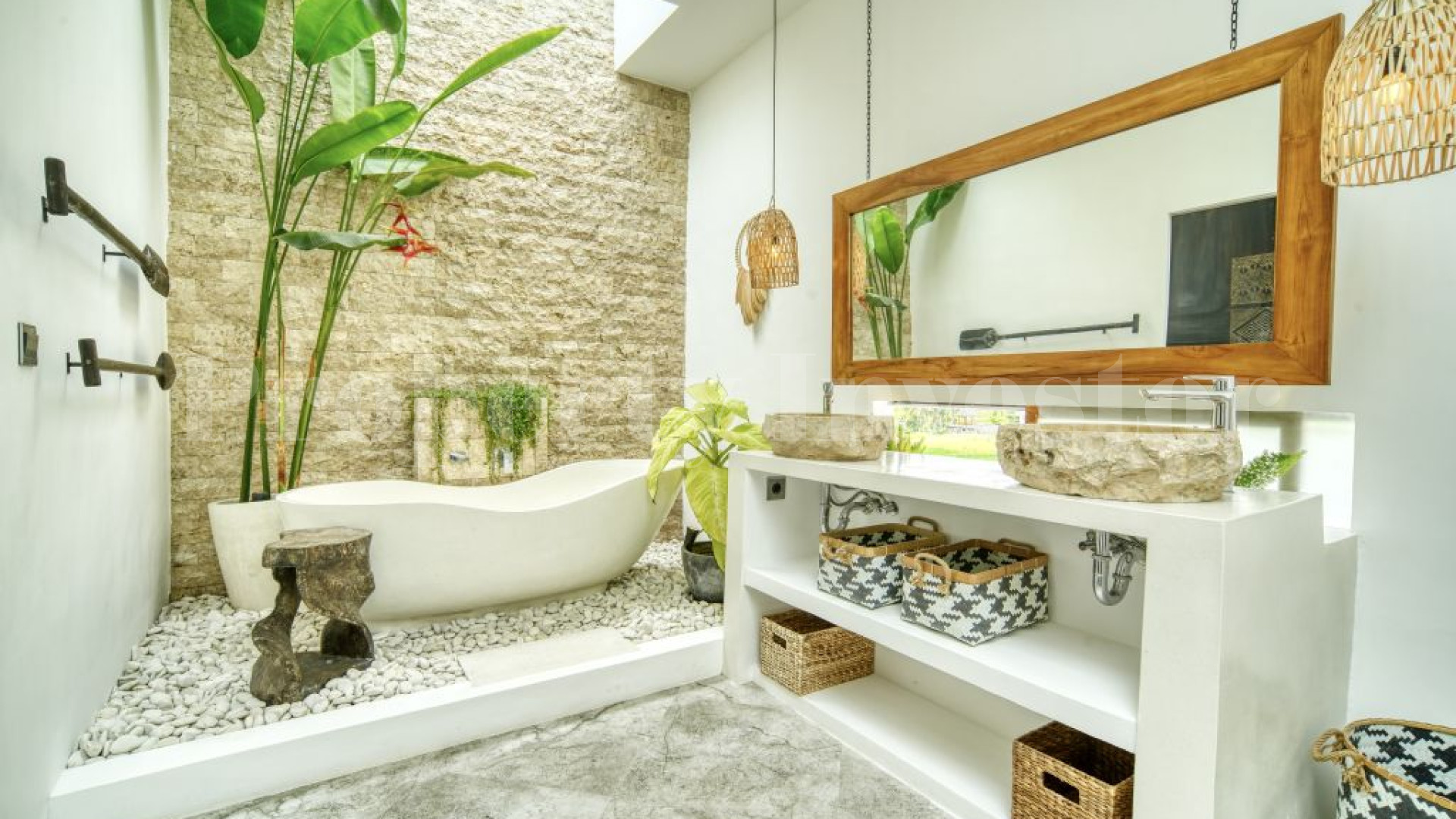Stylish 2 Bedroom Luxury Beachside Villa for Sale in Canggu Pererenan, Bali