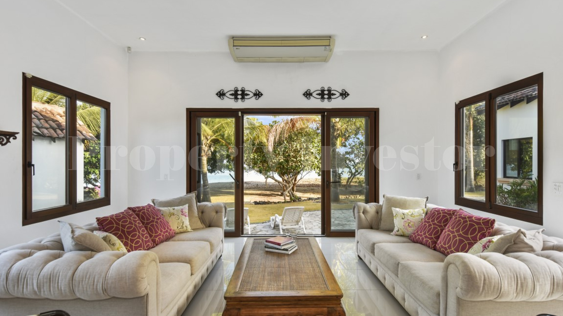 Elegant 4 Bedroom Beachfront Estate for Sale in Pedasi, Panama