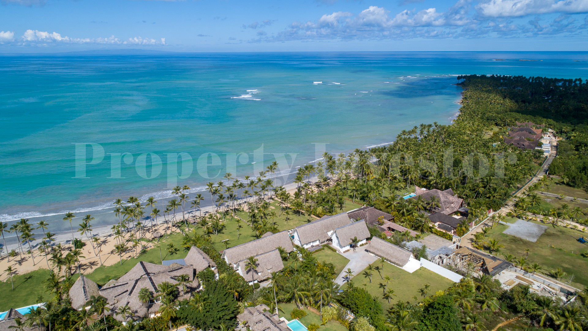 Изумительная вилла с 8 спальнями прямо на берегу Плайя Косон