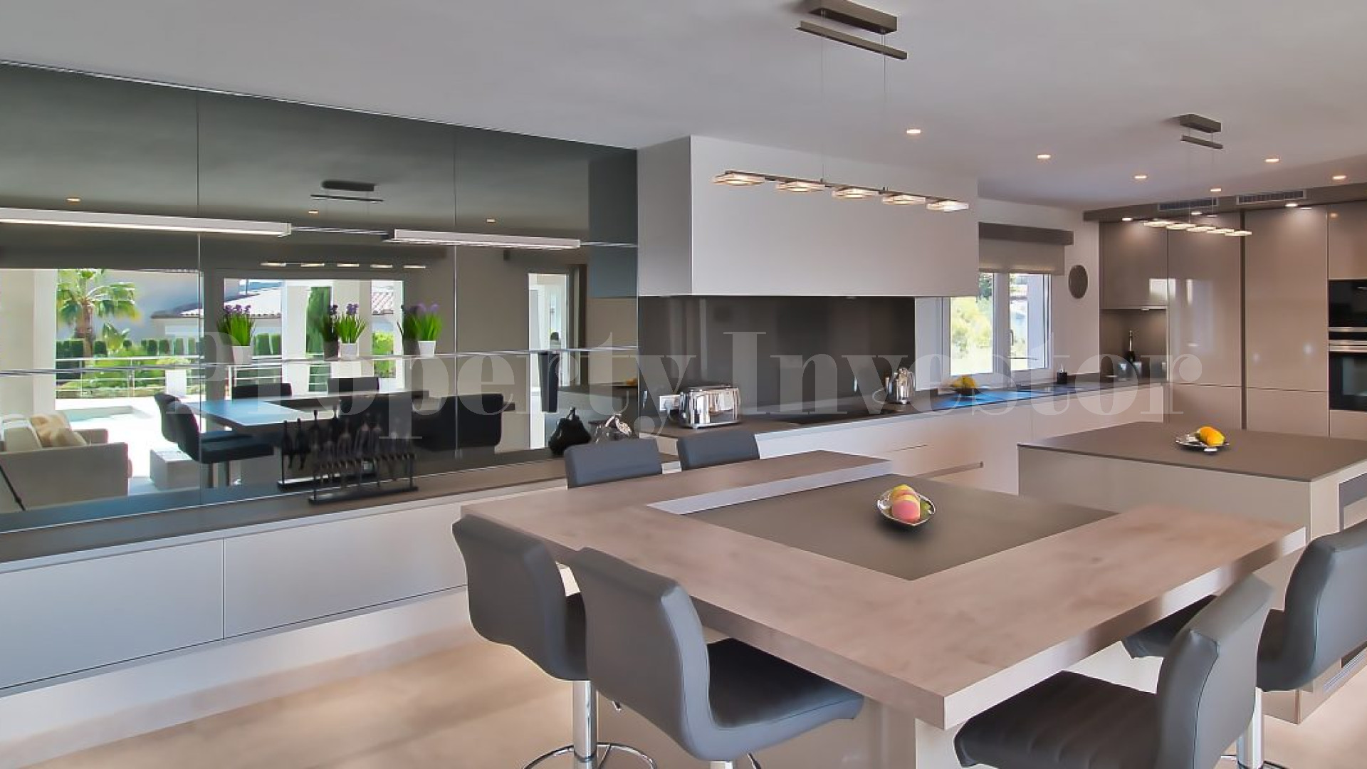 Роскошная вилла с 4 спальнями с видом на море в лучшем районе в Порт Андрач