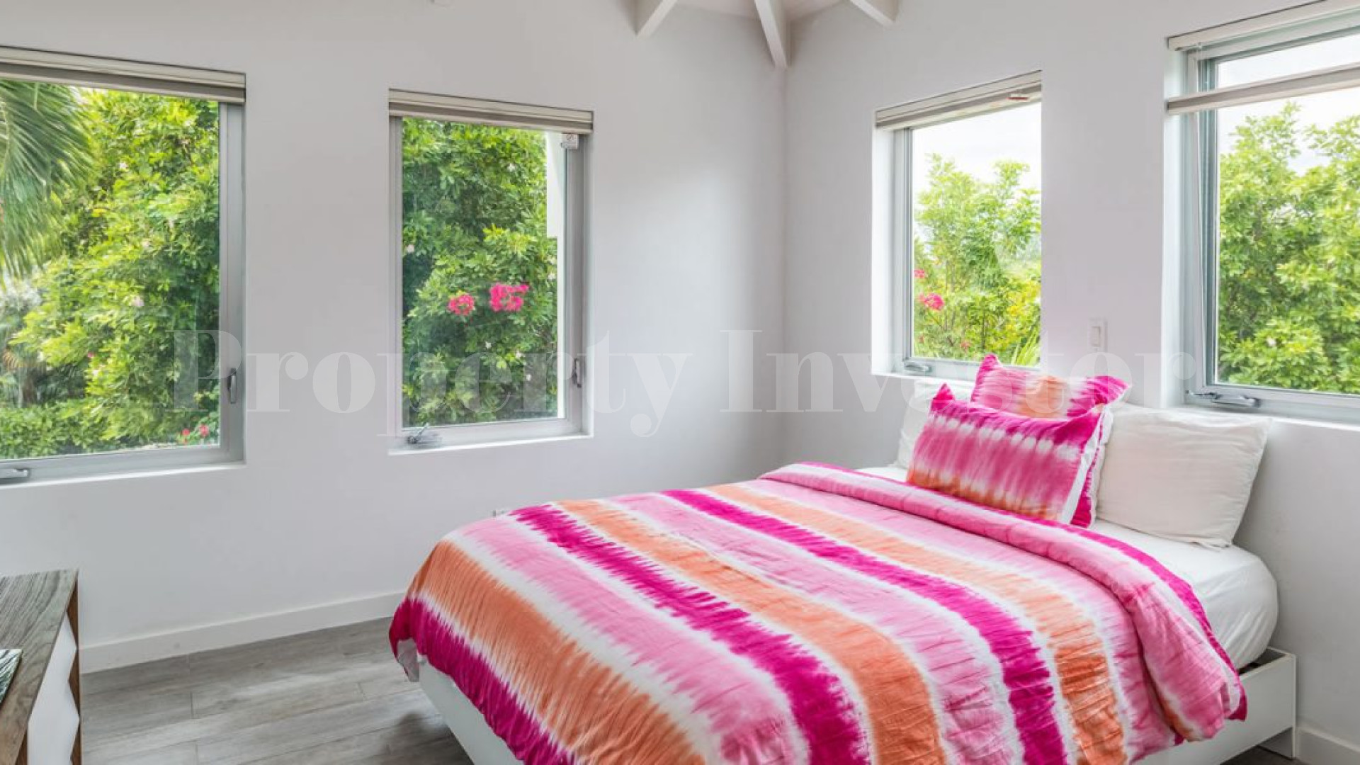 Прекрасный роскошный дом на пляже с 6 спальнями в Тёркс и Кайкос