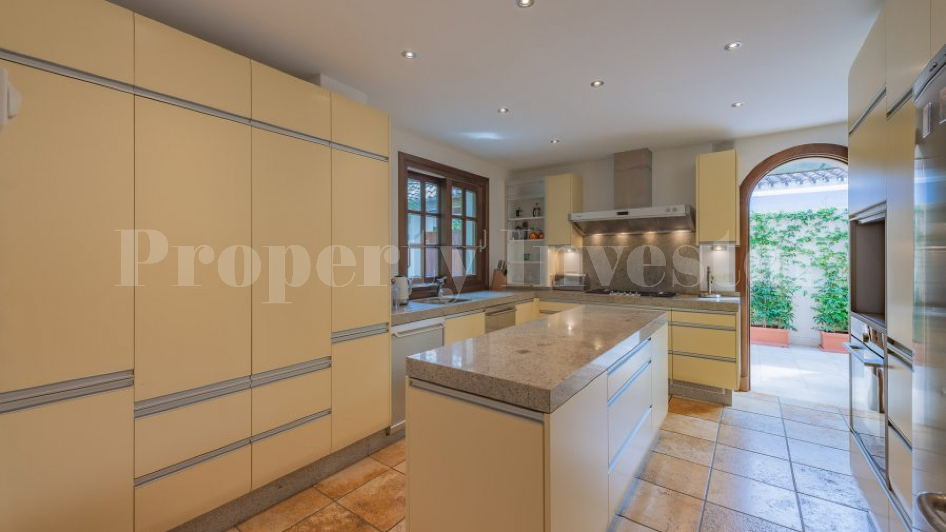 Classic 6 Bedroom Marbella Villa on the Golden Mile